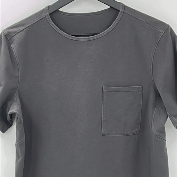 Lululemon Chest Pocket Relaxed Fit Tee in Graphite - Size Small (measured) - Picture 4 of 6